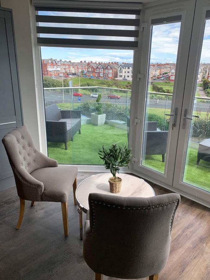 Willshaw Suites For Families Over 25 Only Blackpool Exterior foto